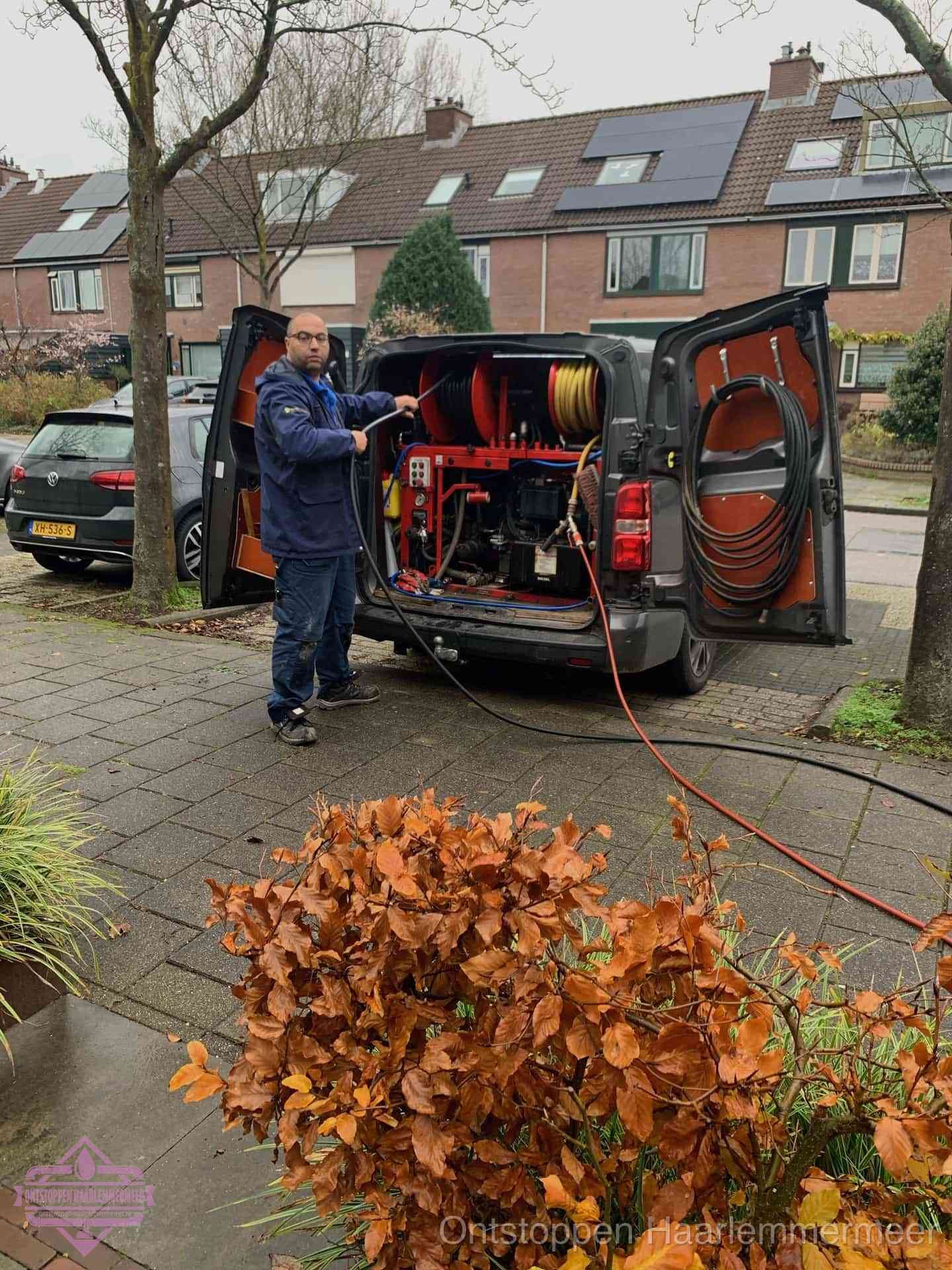 Rioolservice in de wijk in Haarlemmermeer